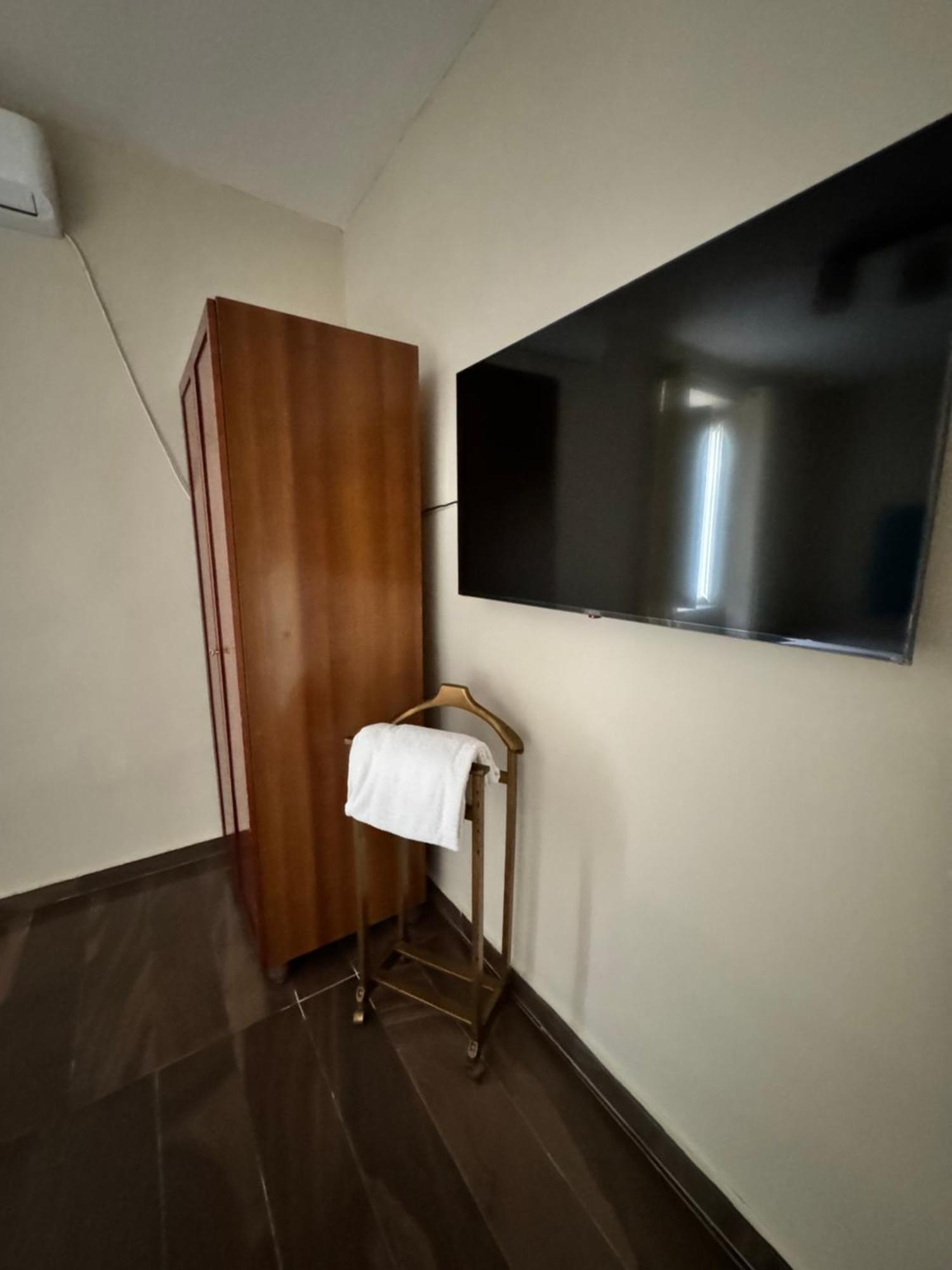 Room Station Giulia Naples Exterior photo